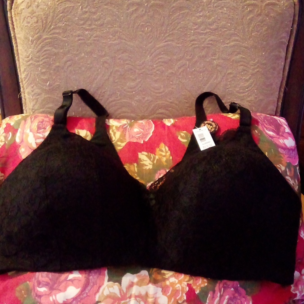 Torrid curve black lace bra black on black. 42 DDD